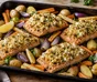 Salmón al horno con costra dorada de queso de cabra y nueces, patatas y hortalizas asadas